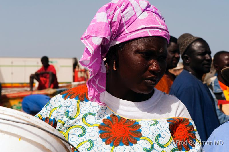 20090529_103146 D3 P2 P2.jpg - The West African woman are beautiful and wear very colorful garments of bright colors